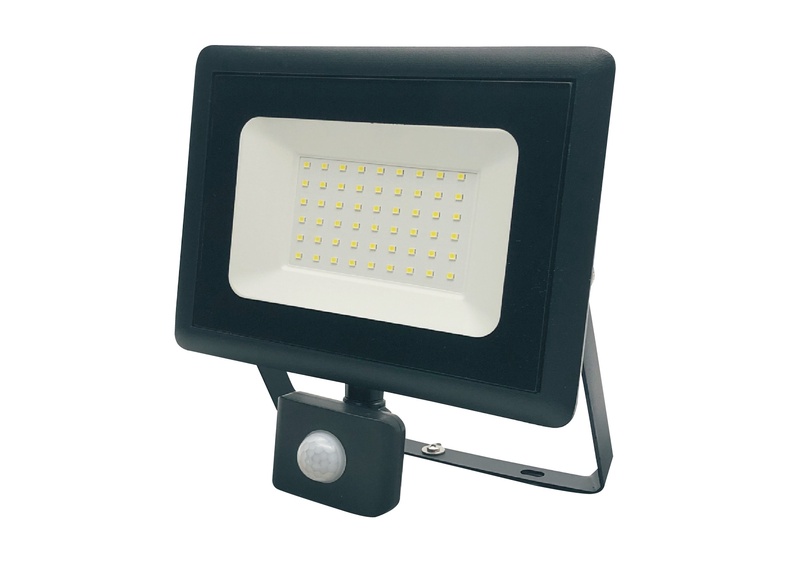 Prožektorius su judesio davikliu, tvirtinamas prie sienos Okko E011EI E011EIS, 50 W, 4250 lm, 4000 °K, IP65, juoda sp.