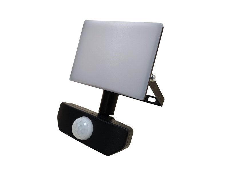 Prožektorius su judesio davikliu Standart, 1089 lm, 4000 °K, IP65, juoda sp.