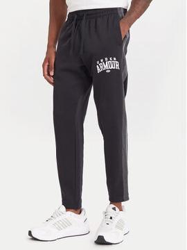 Under Armour Sportinės kelnės · Juoda · Relaxed Fit
