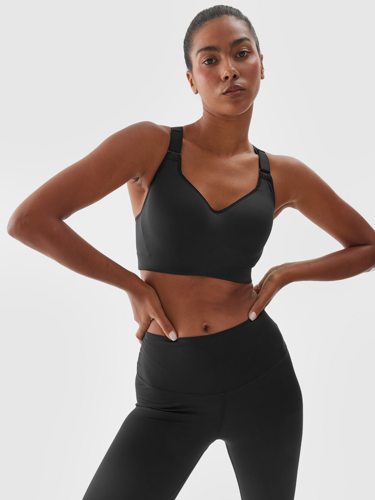 Treniruočių liemenėlė užtikrinanti aukštą paramą - juoda