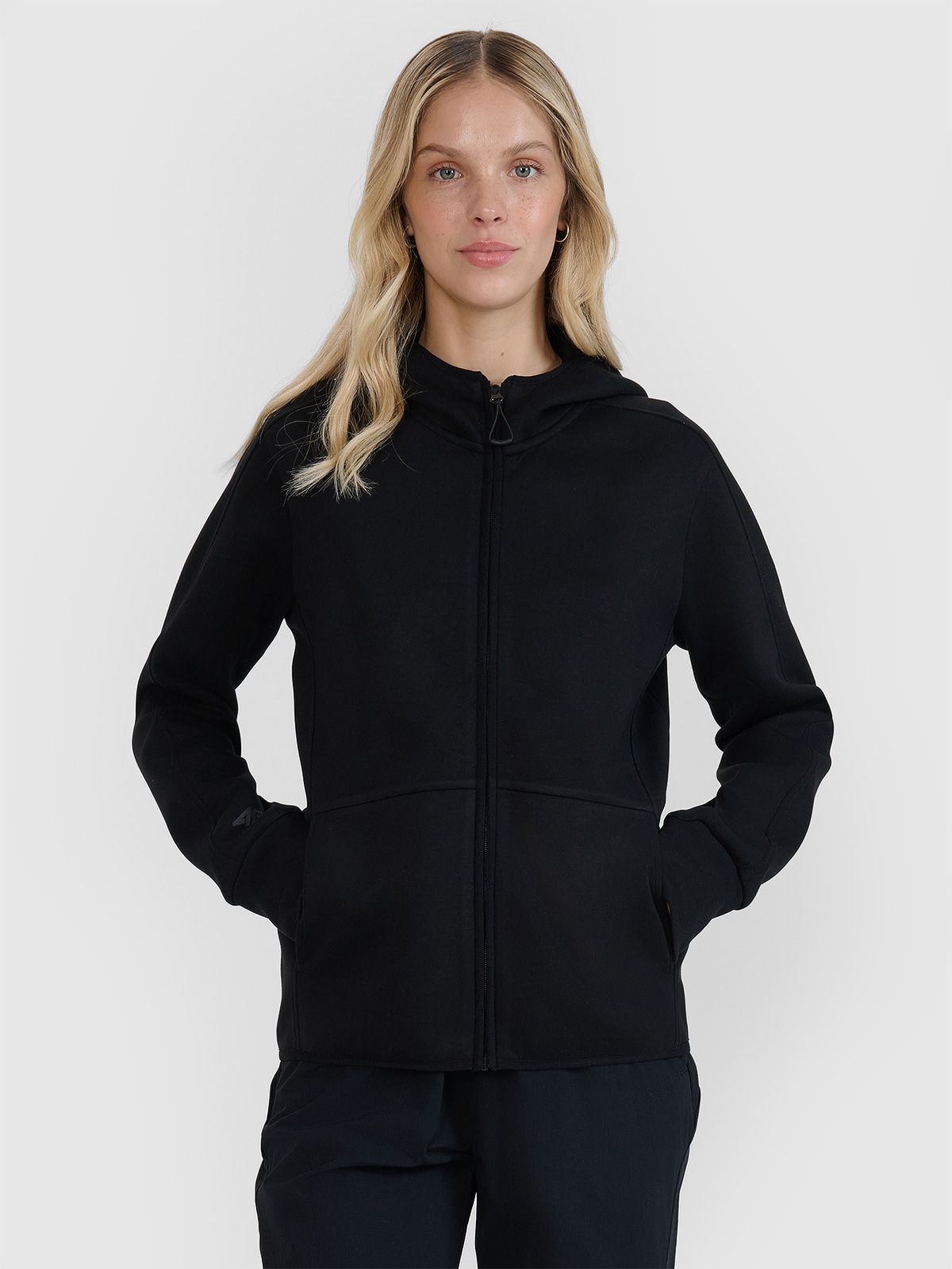 Moteriškas sportinis atsegamas džemperis su gobtuvu - juodas