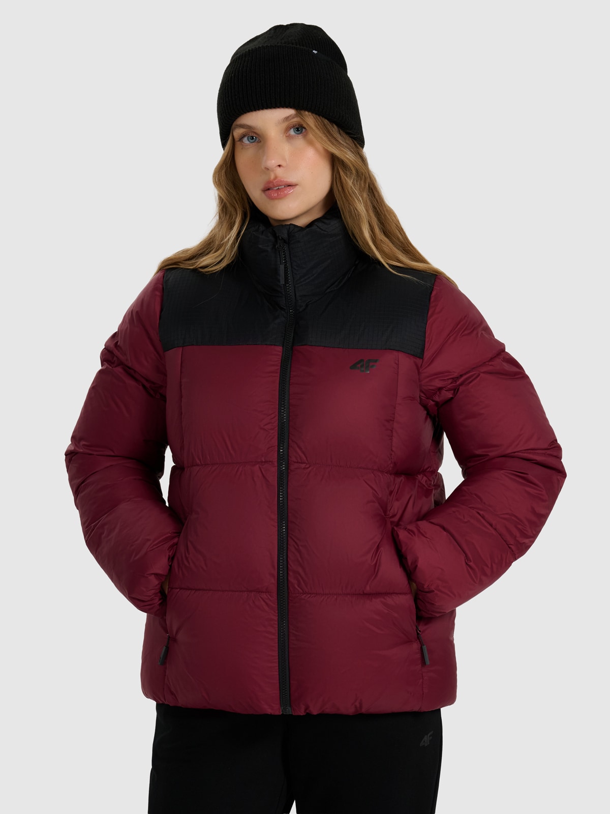 Moteriška striukė su sintetiniu kamšalu - raudona