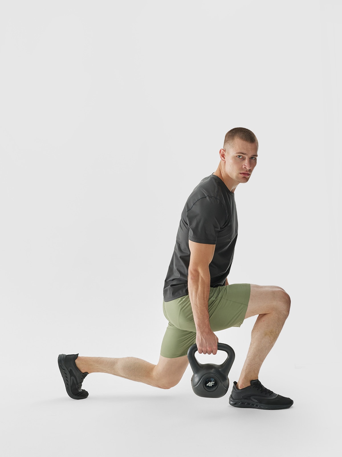 Vyriški regular greitai džiūstantys treniruočių šortai - alyvuogių spalvos