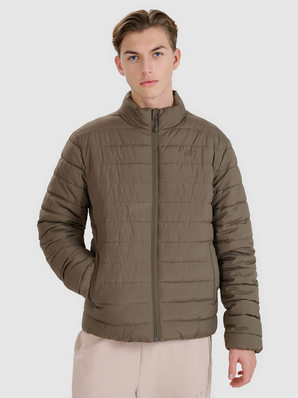 Vyriška pūkinė striukė su sintetiniu kamšalu - ruda