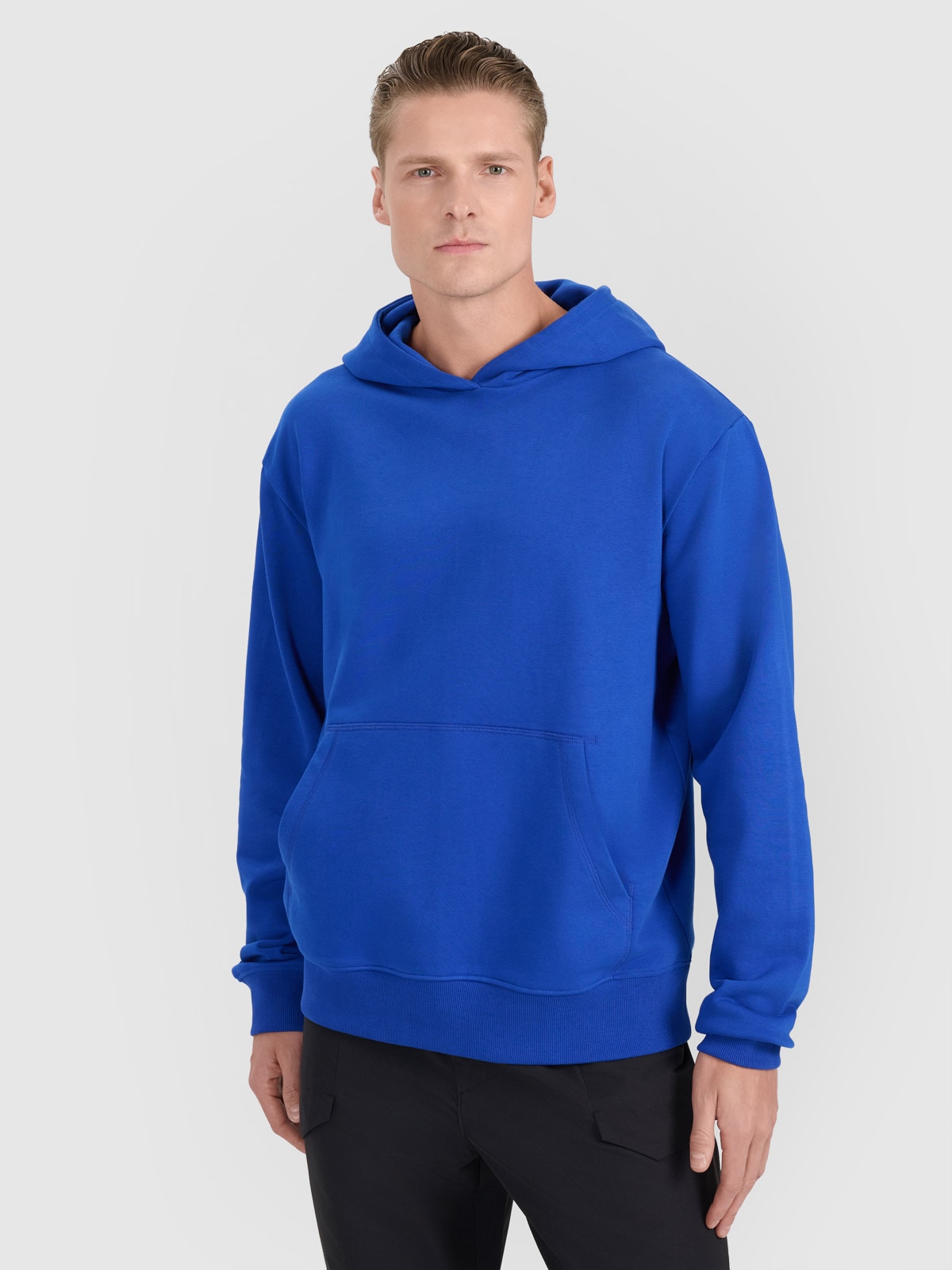 Vyriškas sportinis neatsegamas džemperis su gobtuvu - mėlynas