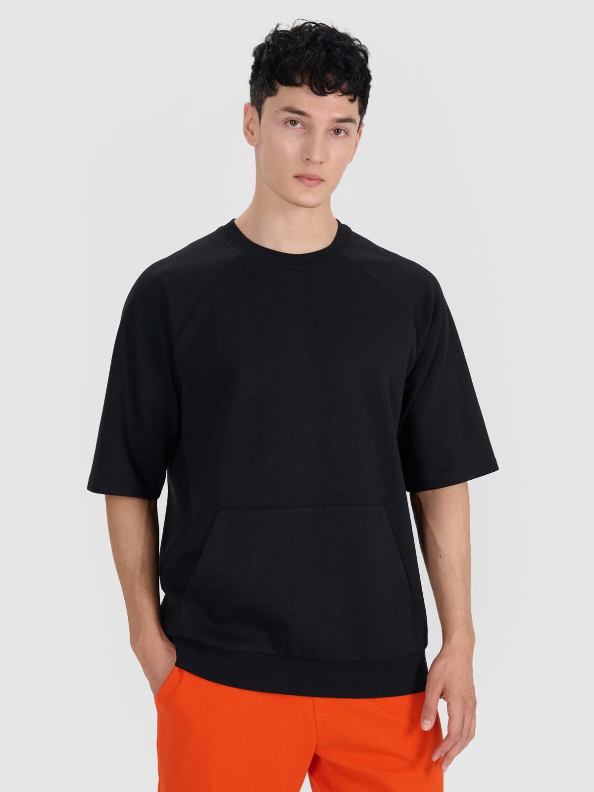 Vyriškas sportinis su trumpomis rankovėmis džemperis be gobtuvo - juoda