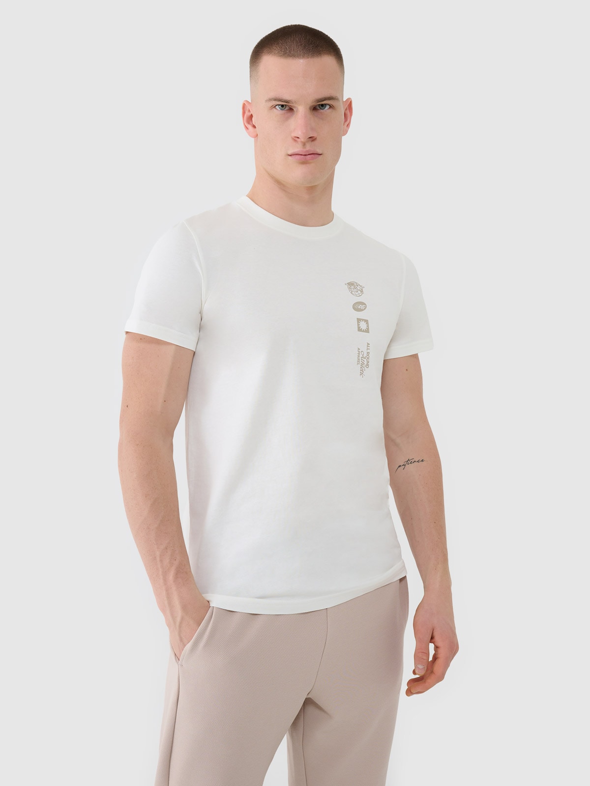 Vyriški T-shirt regular marškinėliai su spauda - smėlio spalvos