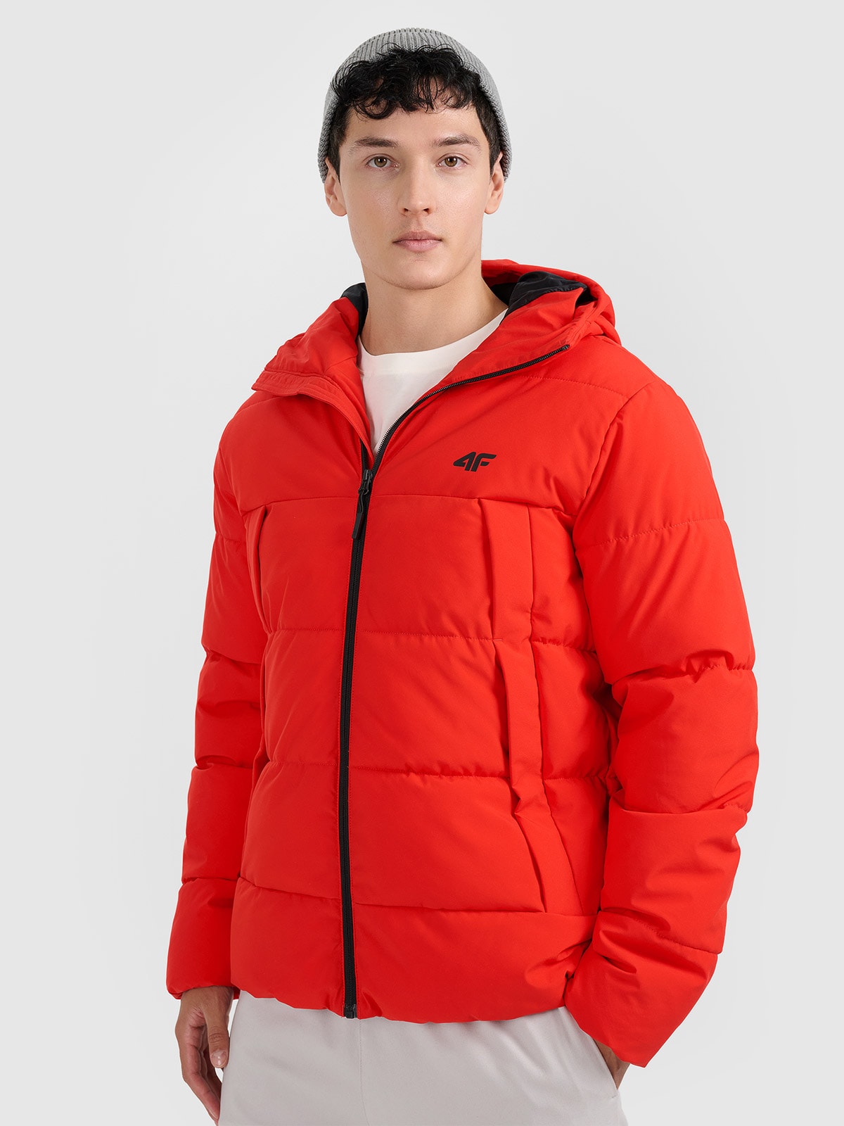 Moteriška striukė su sintetiniu kamšalu - raudona