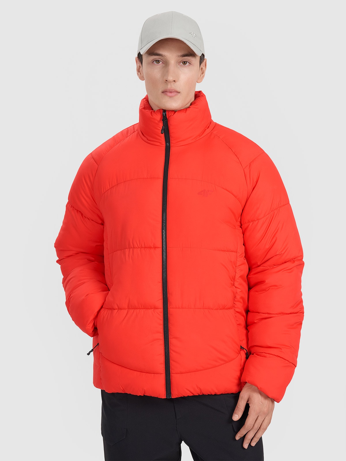 Moteriška striukė su sintetiniu kamšalu - raudona