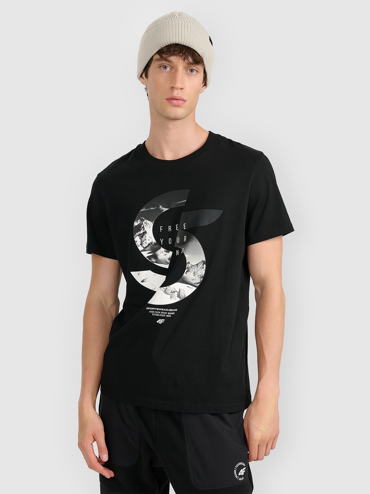 Vyriški T-shirt regular marškinėliai su spauda - juodi