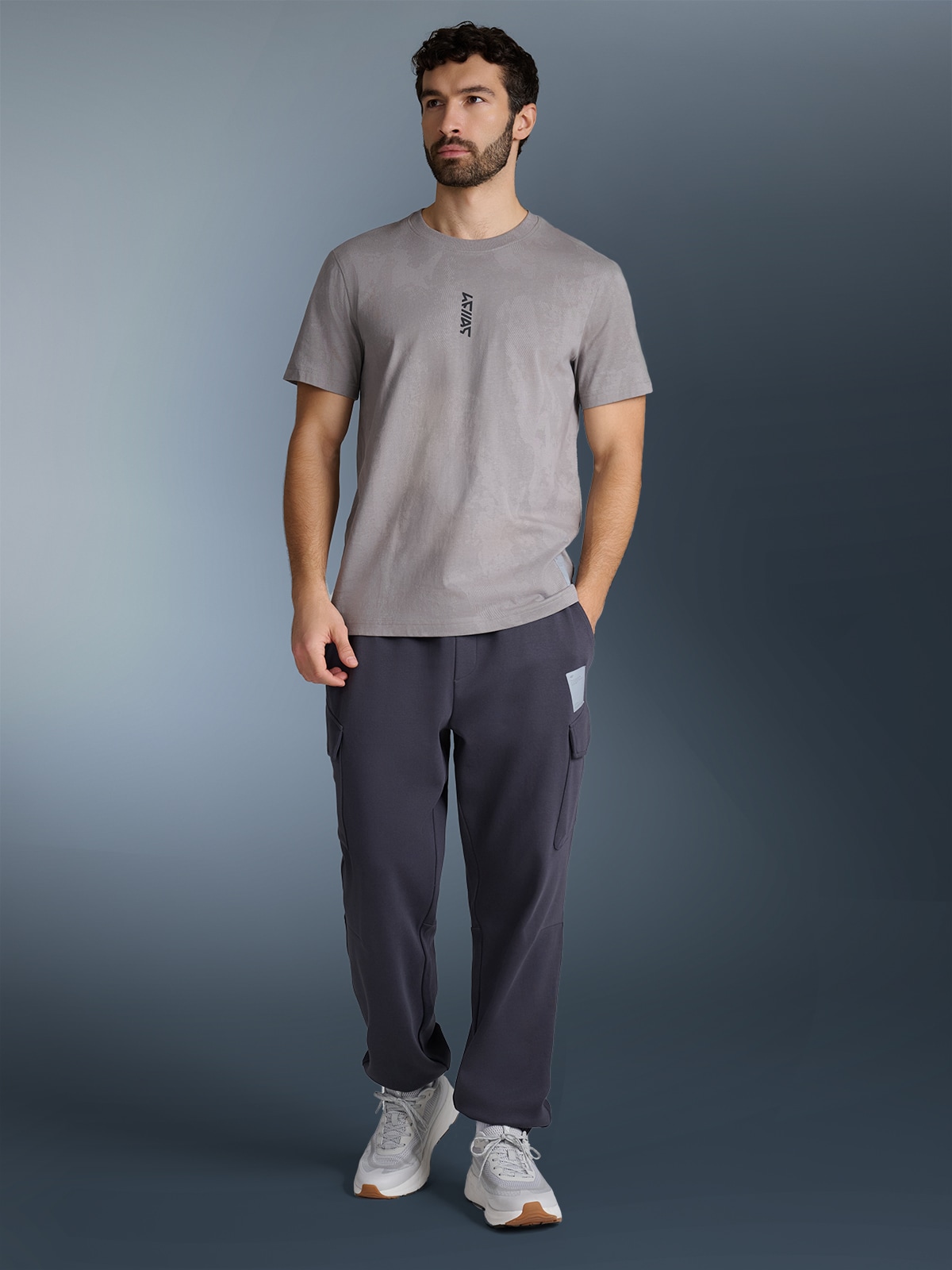 Vyriški T-shirt regular marškinėliai su spauda - pilki