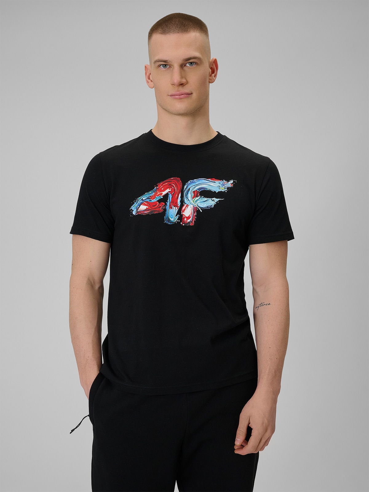 Vyriški T-shirt regular marškinėliai su spauda - juodi