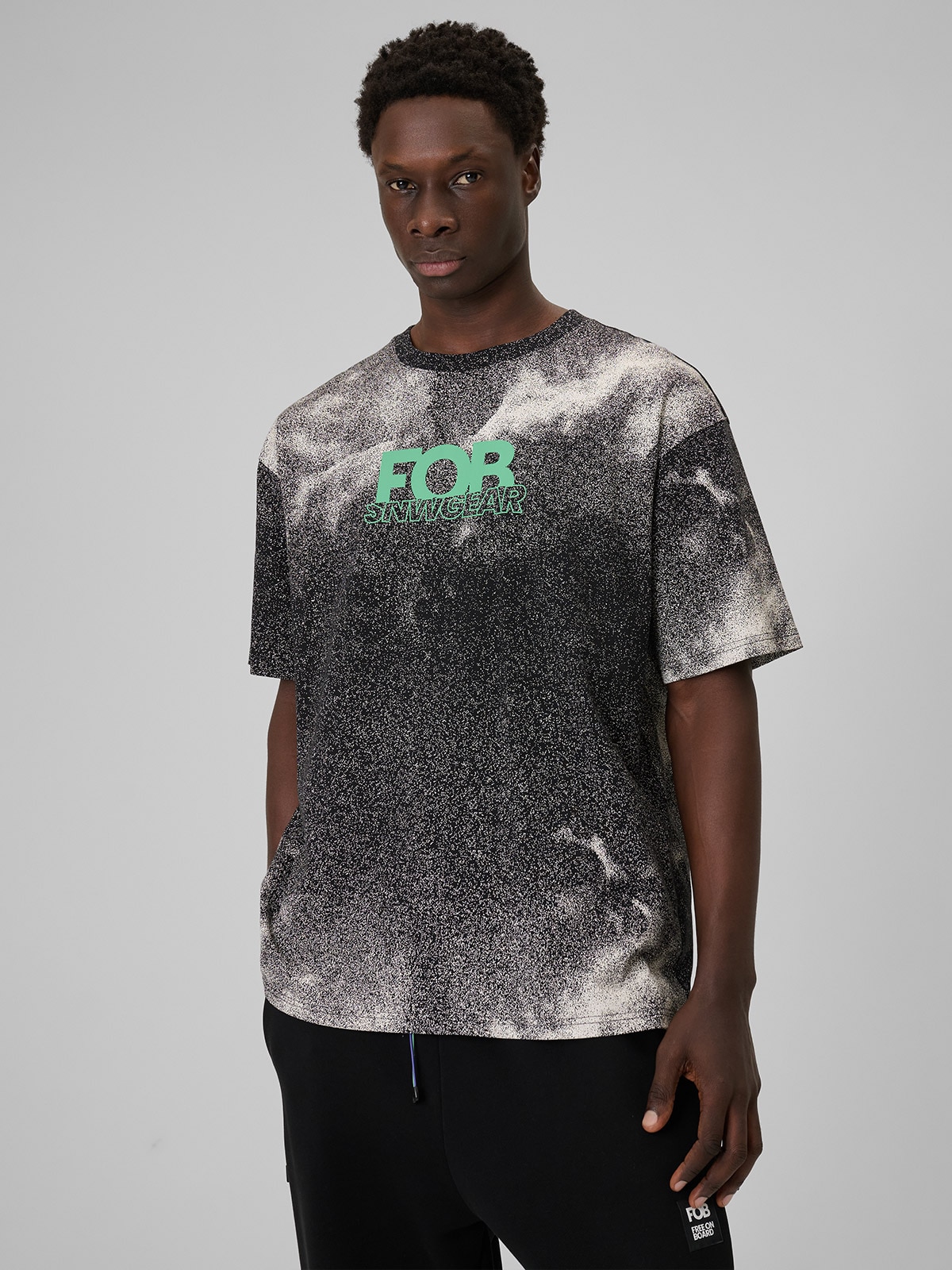 Vyriški T-shirt loose marškinėliai su spauda - juodi