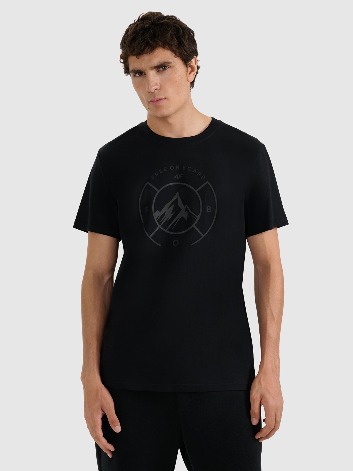 Vyriški T-shirt regular marškinėliai su spauda - juodi