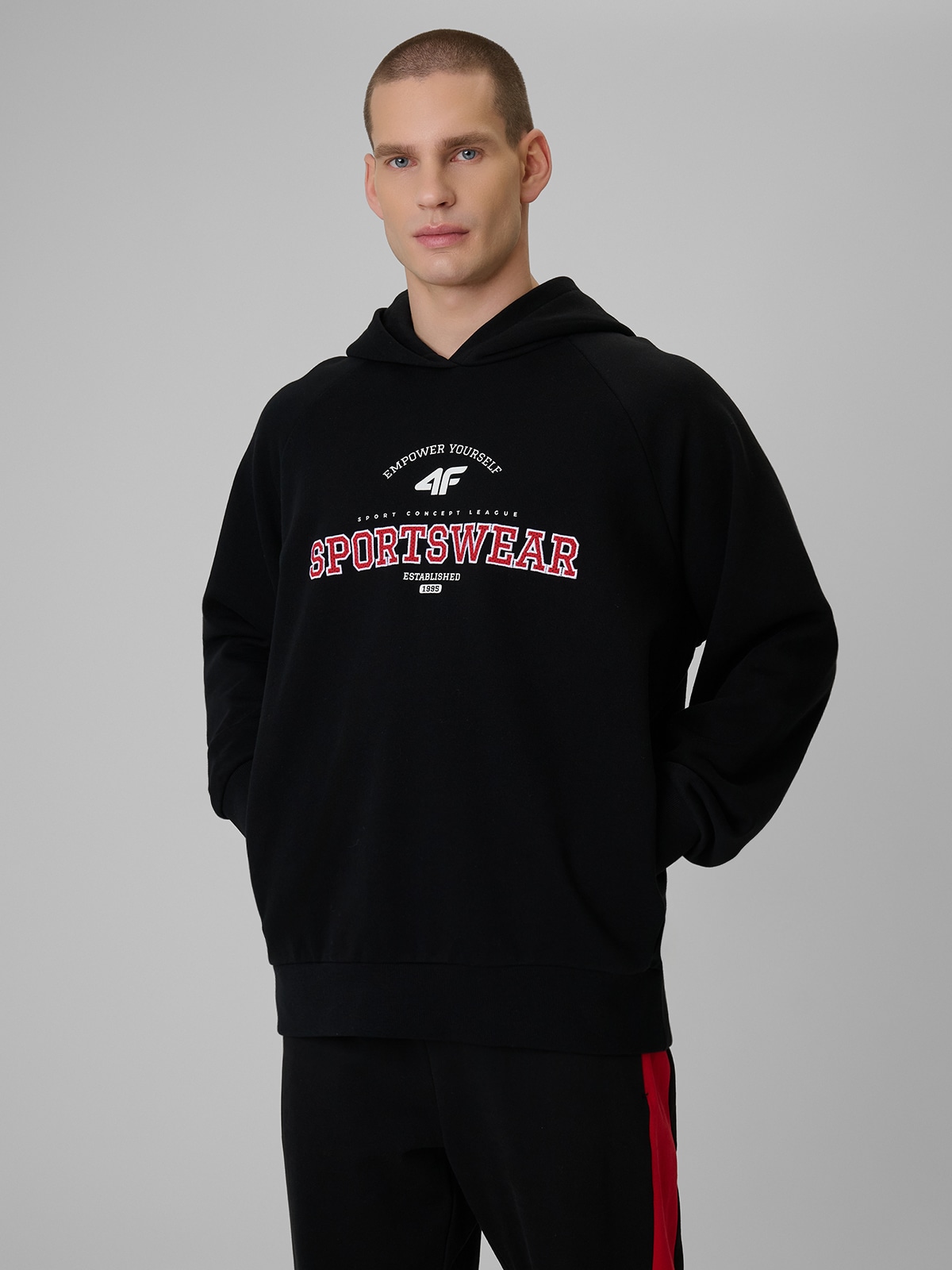 Vyriškas sportinis loose džemperis su gobtuvu - juodas