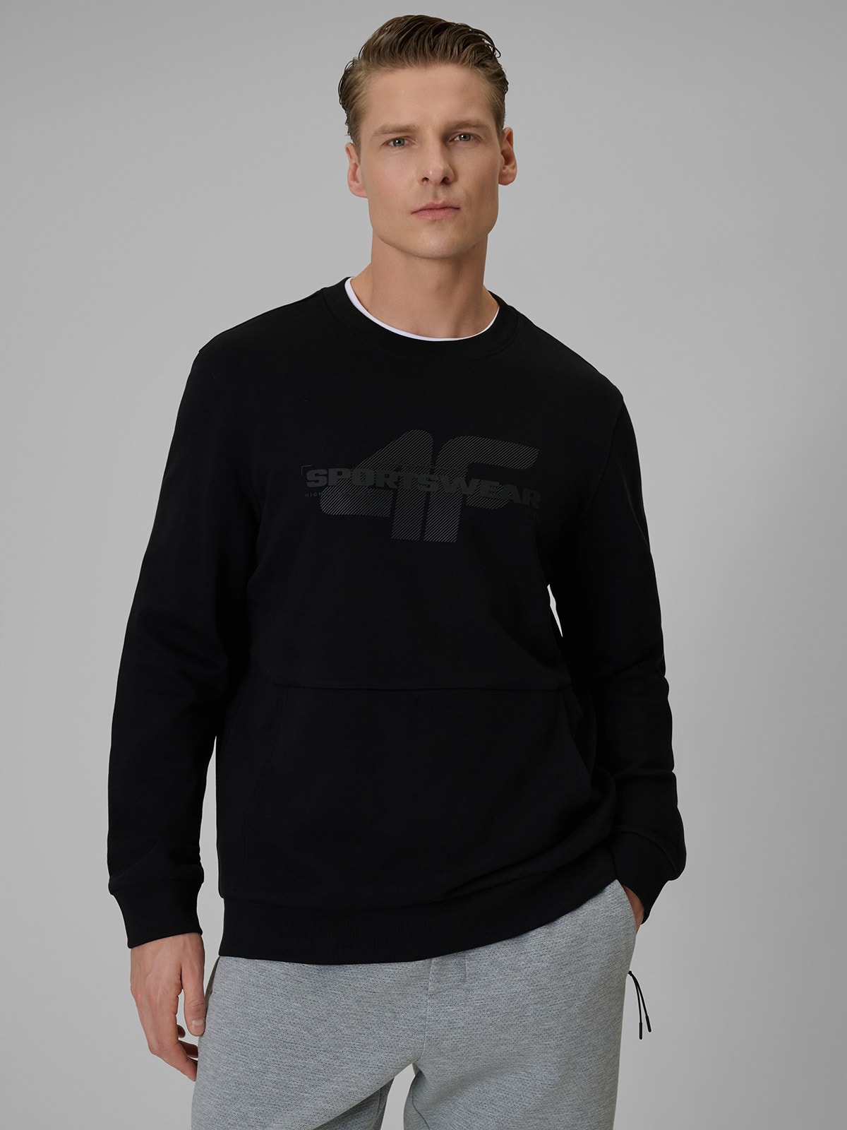 Vyriškas sportinis regular džemperis be gobtuvo - juodas