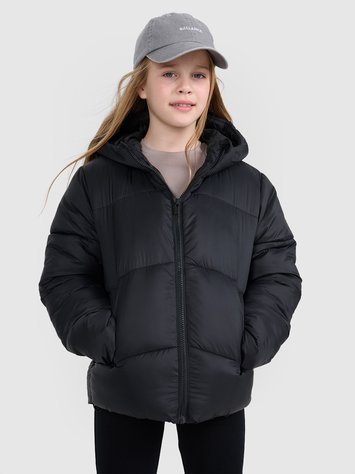 Striukė su sintetinių pūkų kamšalu mergaitėms - juoda