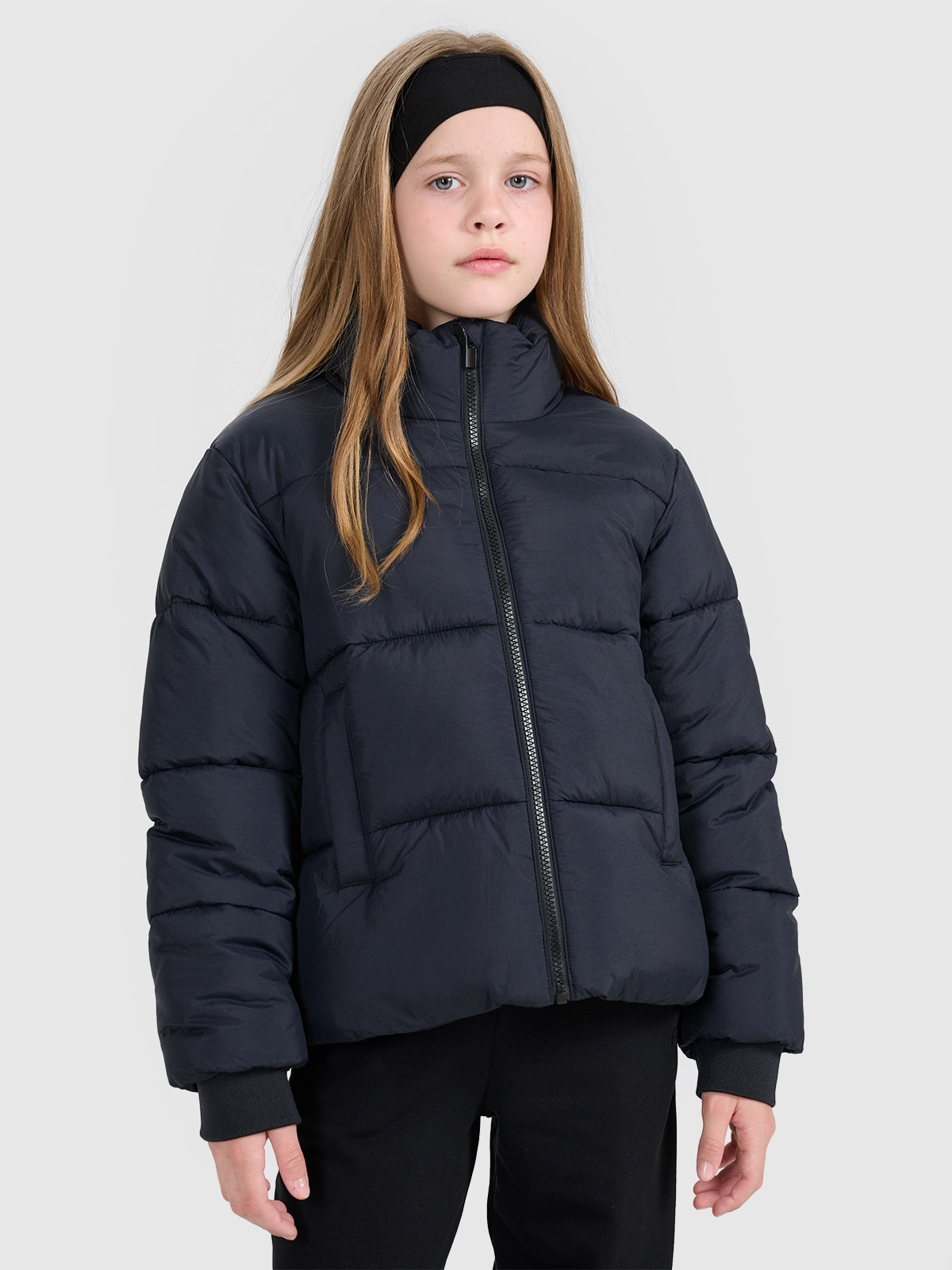 Striukė su sintetinių pūkų kamšalu mergaitėms - juoda