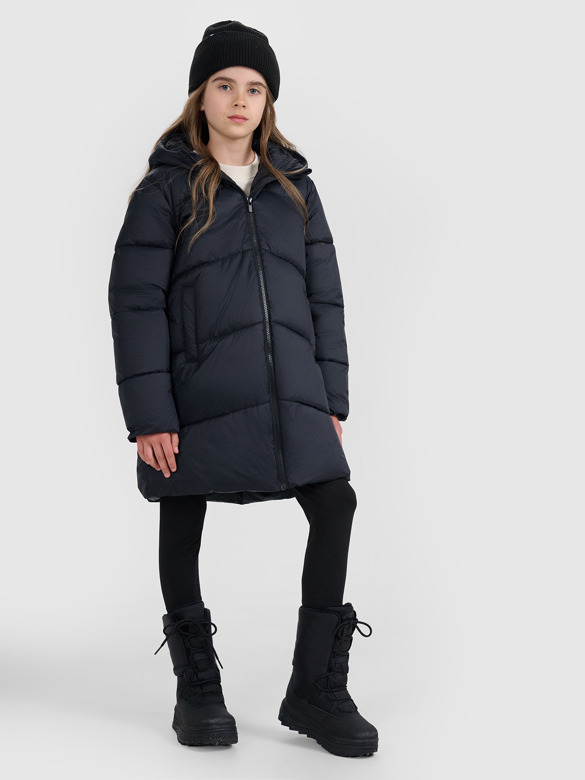 Paltas su sintetinių pūkų kamšalu mergaitėms - juodas