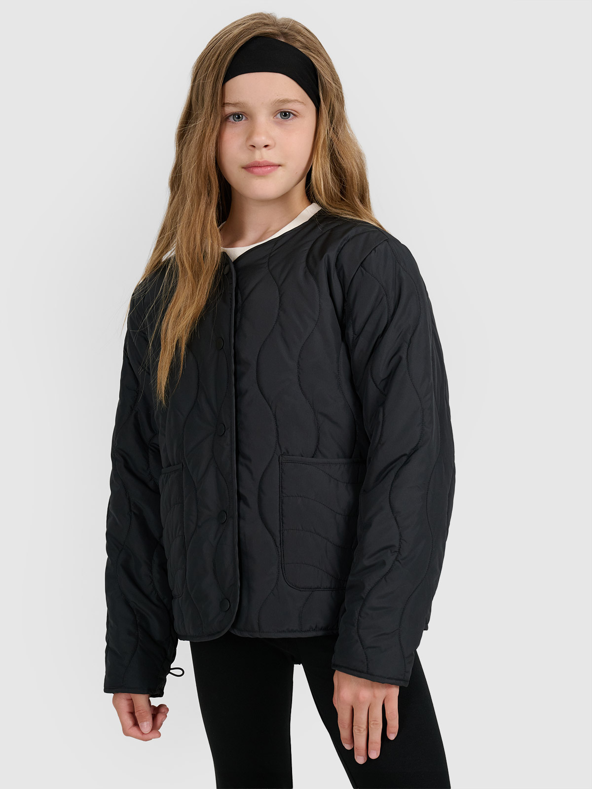 Striukė su sintetinių pūkų kamšalu mergaitėms - juoda