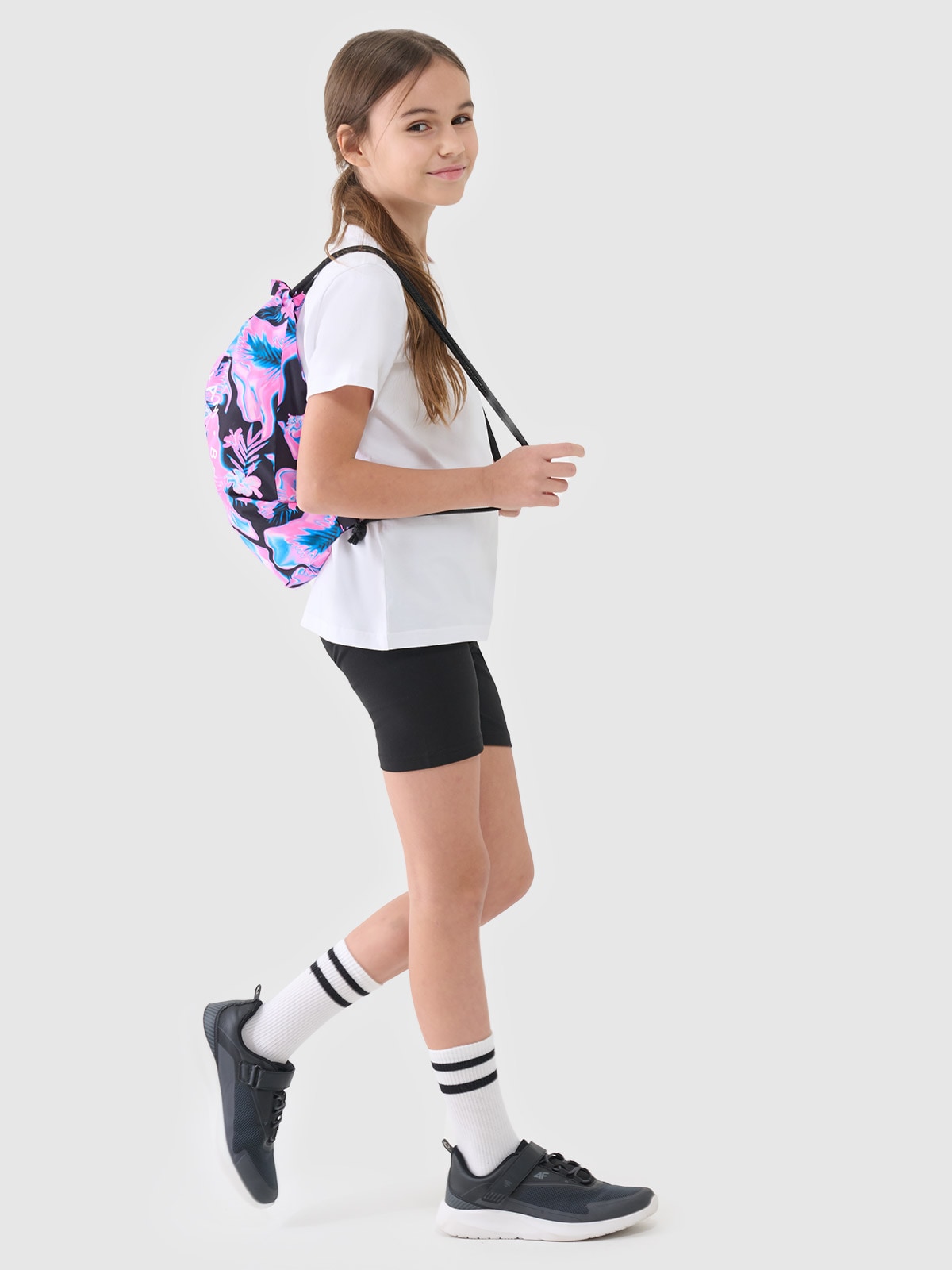 Sportinis komplektas mergaitėms kūno kultūros užsiėmimams (marškinėliai+šortai+maišas) - juodas