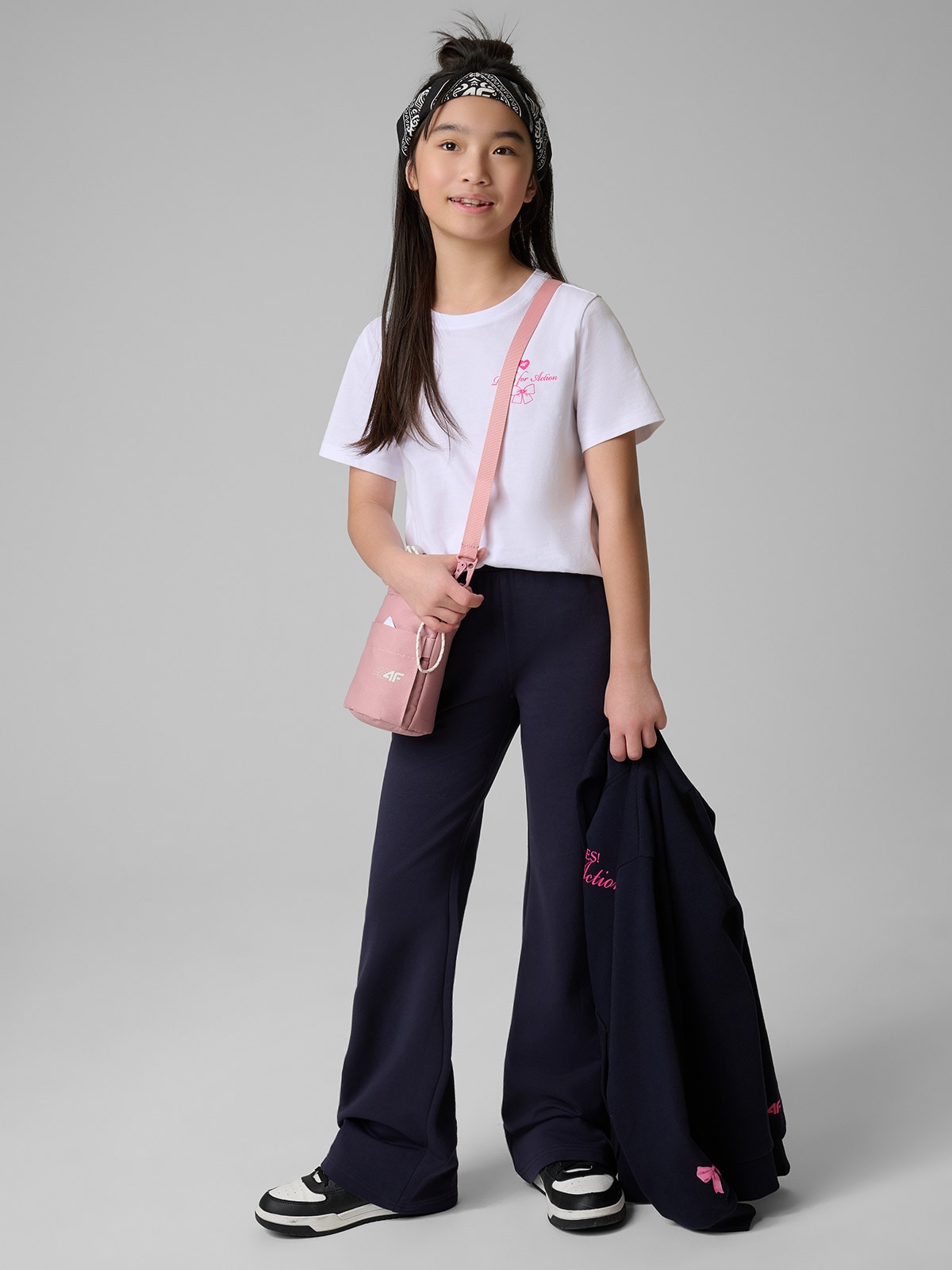 Sportinės kelnės su plačiomis klešnėmis mergaitėms - tamsiai mėlynos