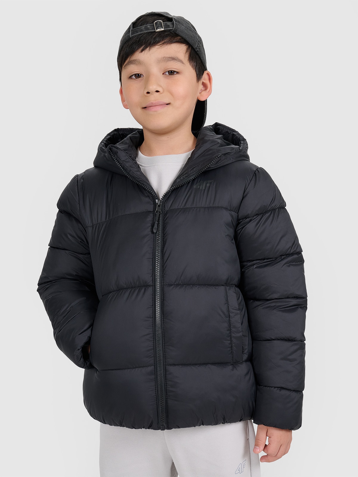 Striukė su sintetinių pūkų kamšalu berniukams - juoda