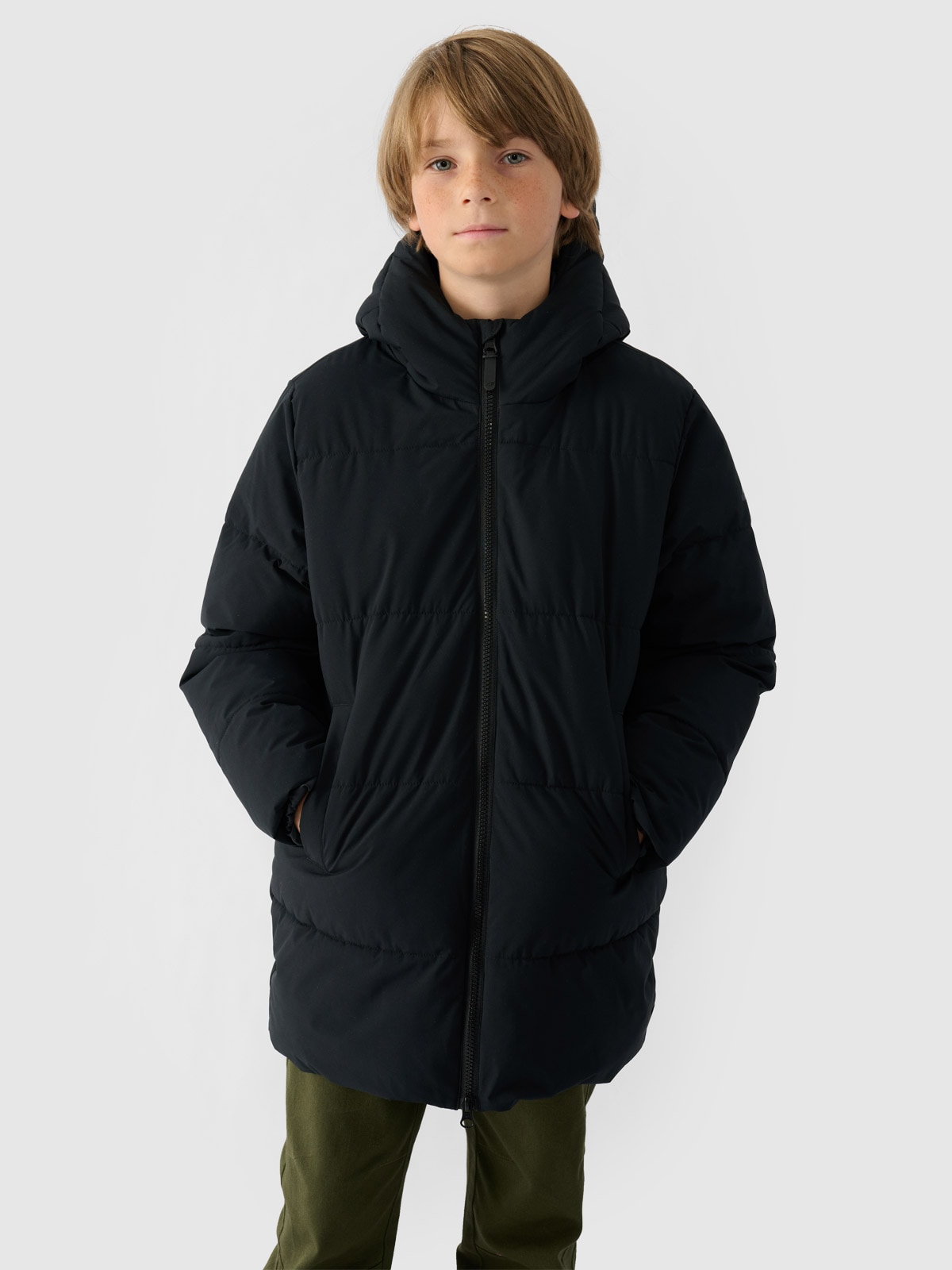 Paltas su sintetinių pūkų kamšalu berniukams - juodas