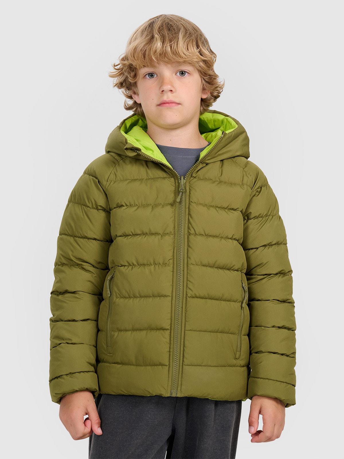 Dvipusė striukė su sintetiniu kamšalu berniukams - alyvuogių/khaki spalvos