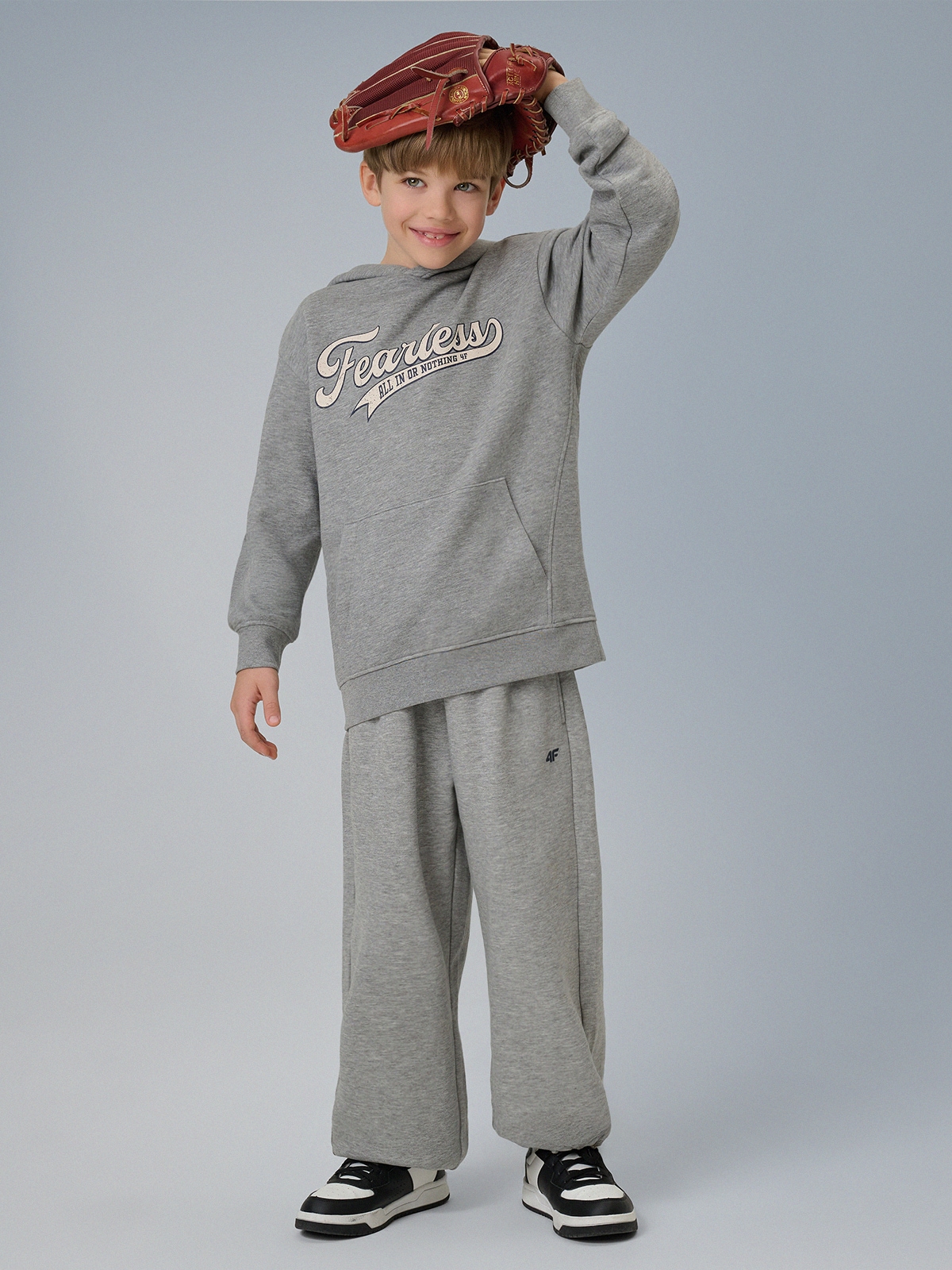 Sportinės kelnės su plačiomis klešnėmis berniukams - pilkos