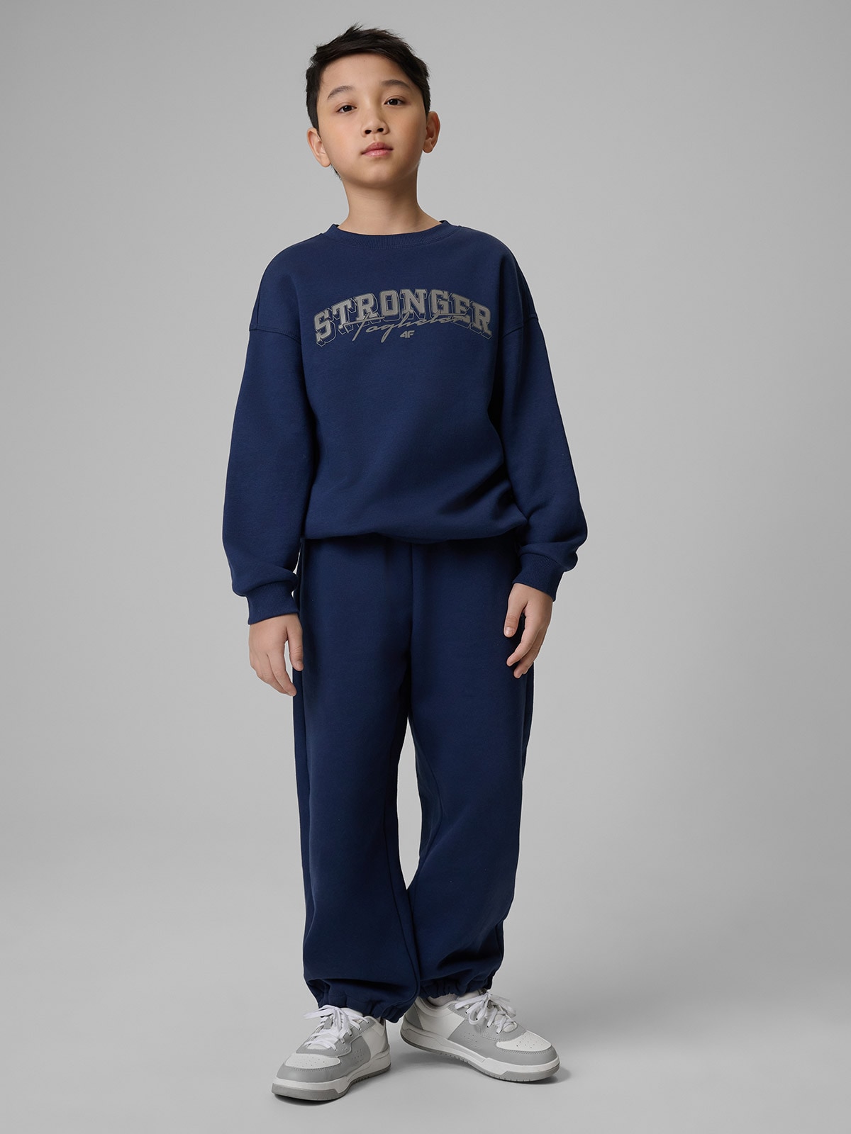 Sportinės kelnės su plačiomis klešnėmis berniukams - tamsiai mėlynos