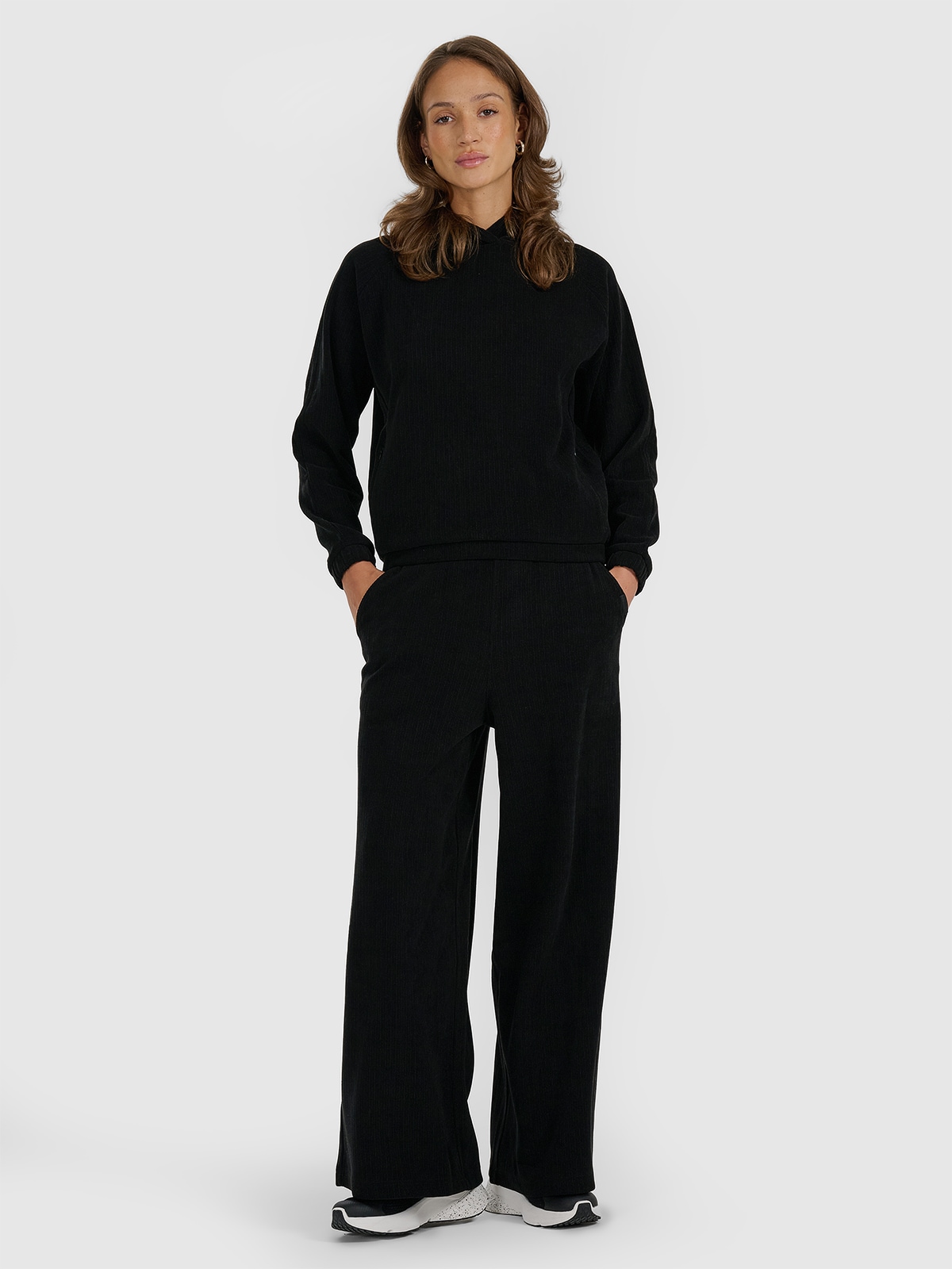 Moteriškos oversize kelnės su plačiomis klešnėmis - juodos