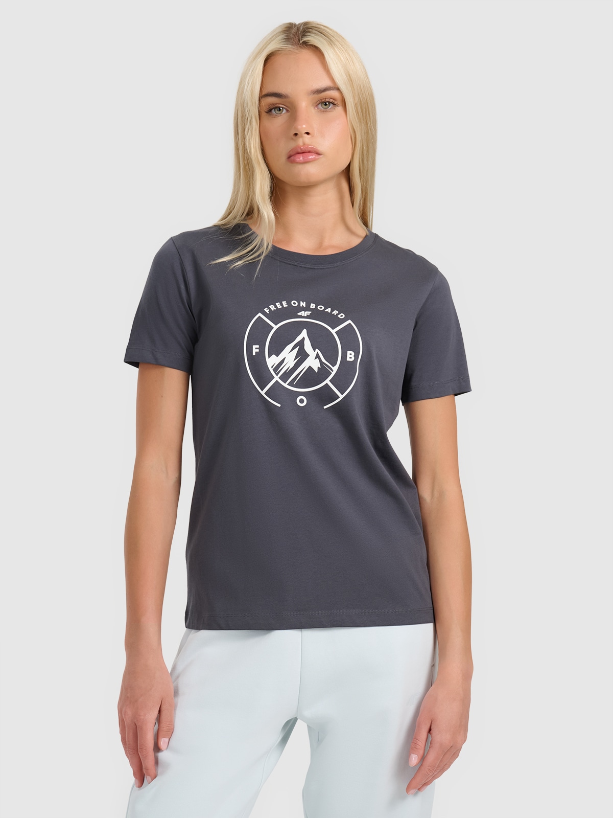 Moteriški T-shirt regular marškinėliai su spauda - pilki