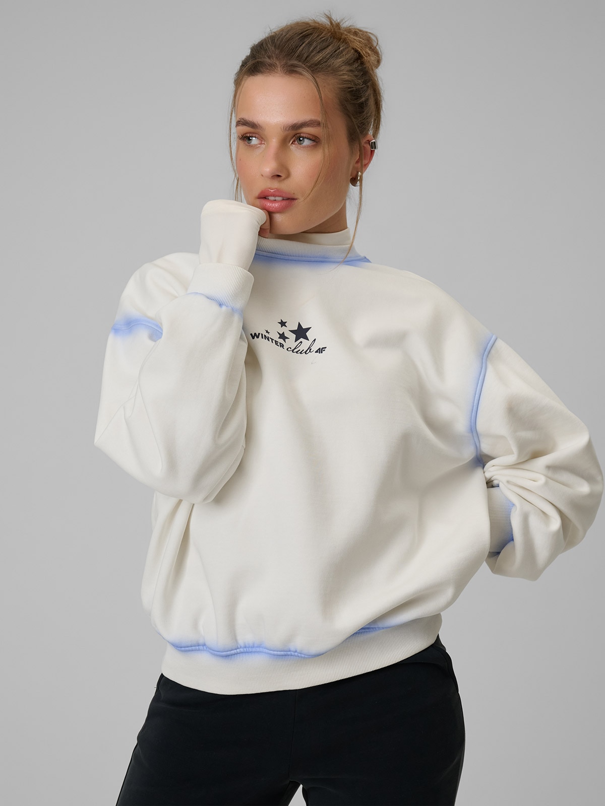 Moteriškas sportinis regular džemperis be gobtuvo - baltas