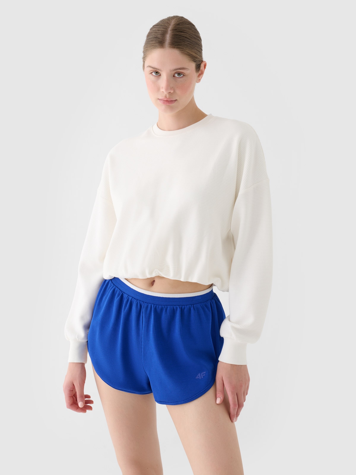 Moteriškas sportinis neatsegamas, džemperis be gobtuvo - baltas