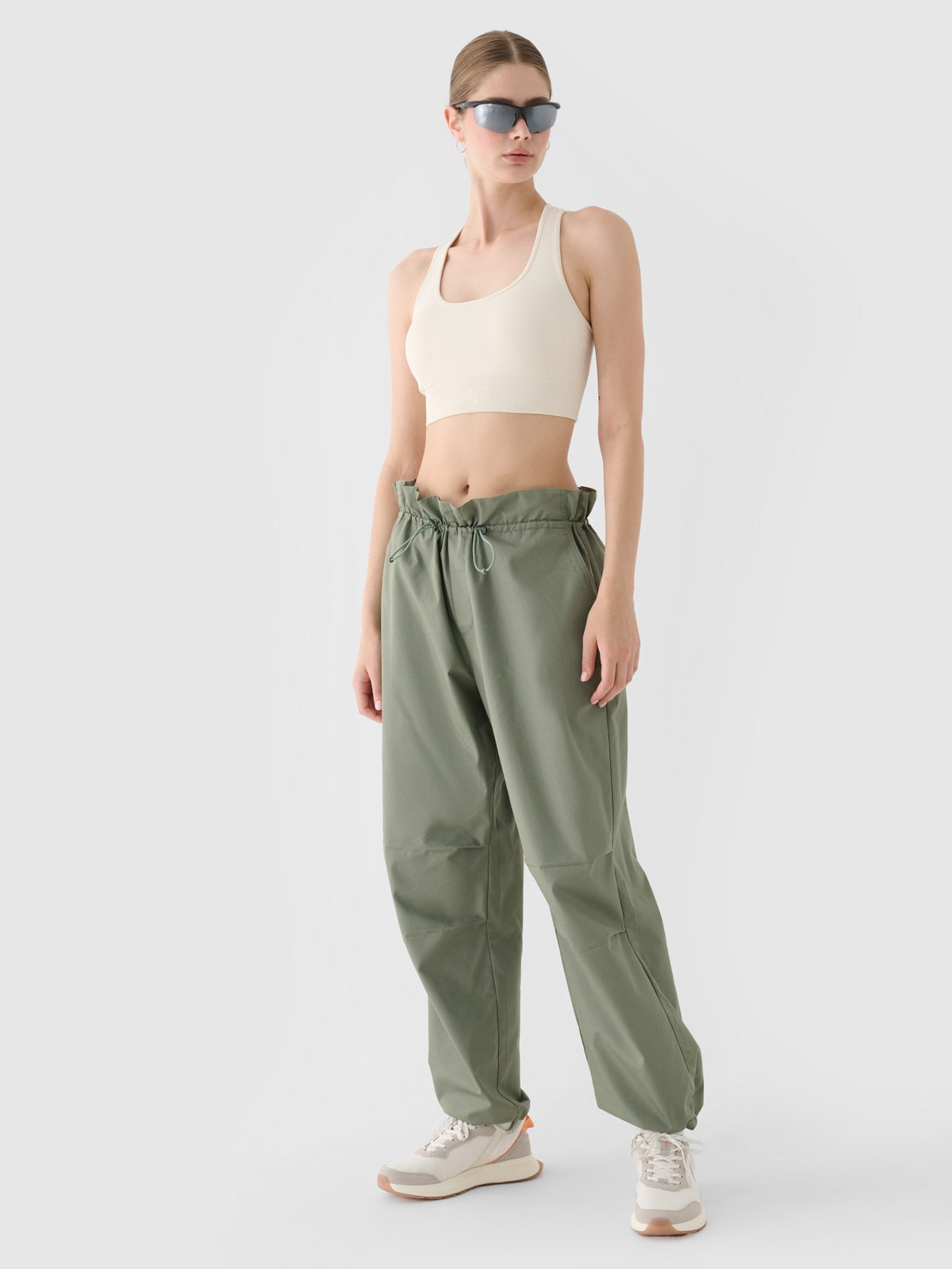 Moteriškos casual parachute oversize kelnės - alyvuogių/khaki spalvos