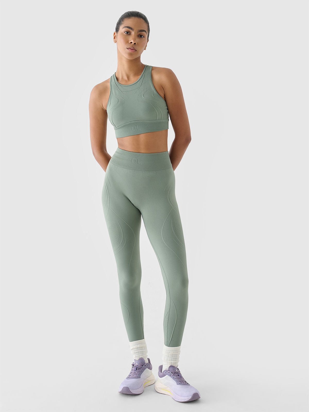 Moteriškos besiūlės treniruočių tamprės 4F x Anna Lewandowska - alyvuogių/khaki spalvos