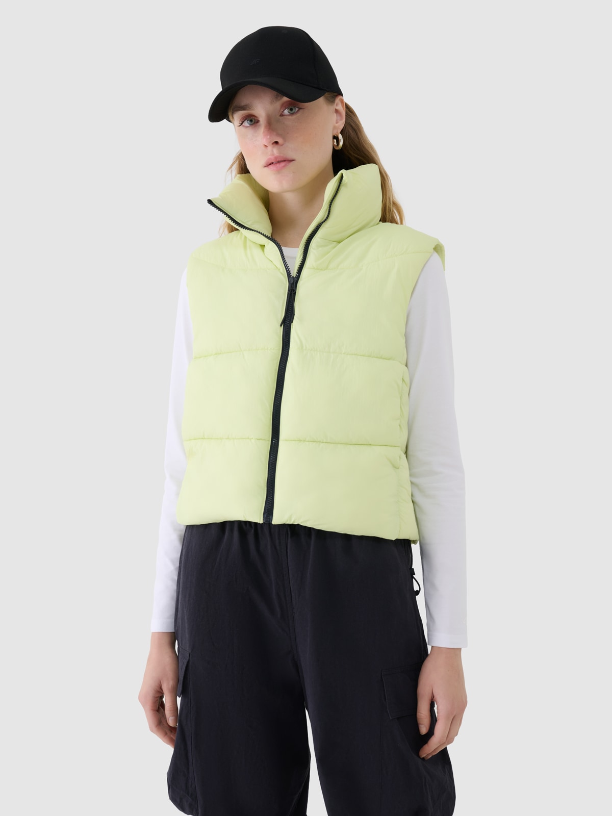 Moteriška cropped berankovė striukė su sintetinių pūkų kamšalu - žalia