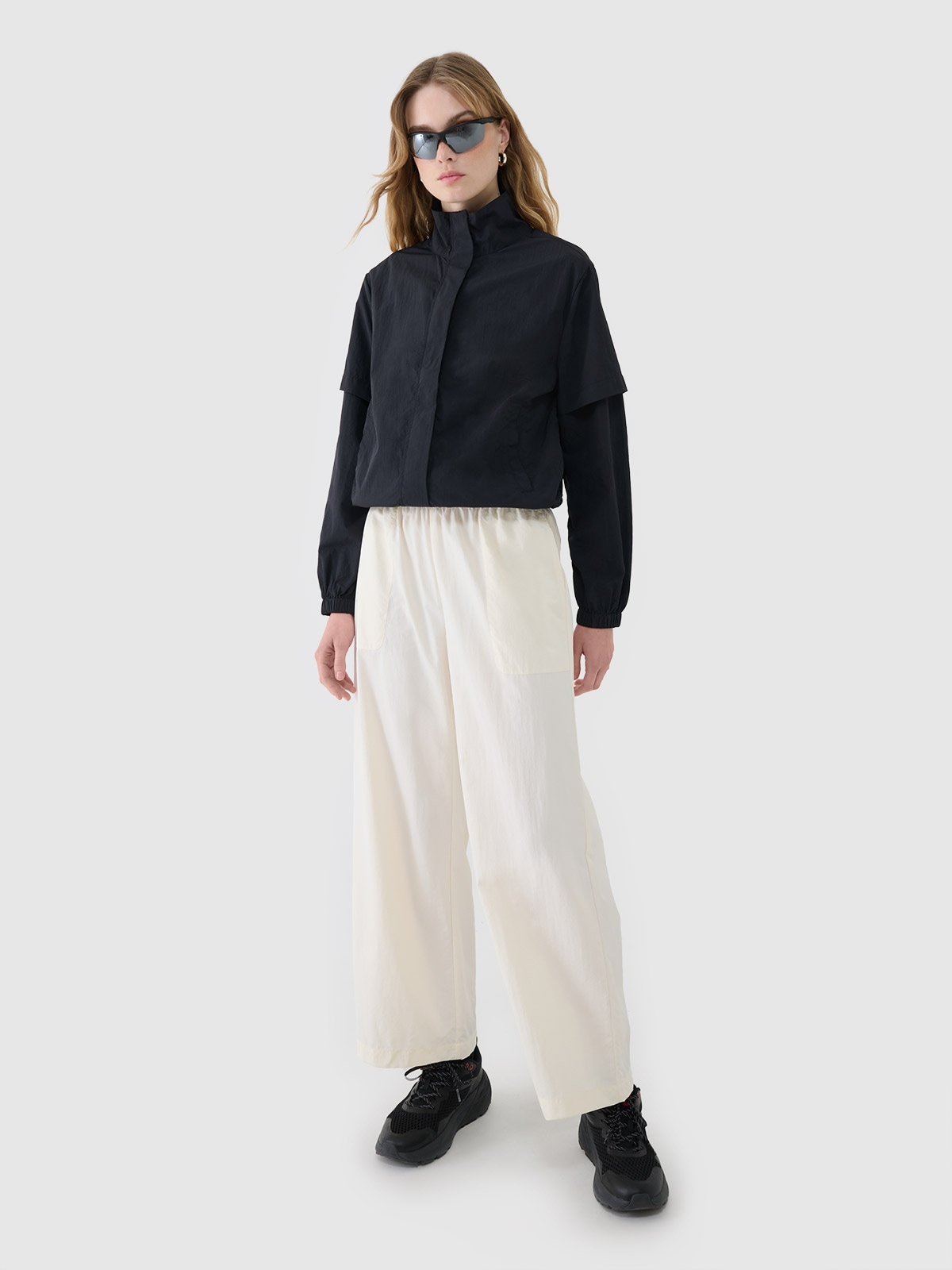 Moteriška pereinamojo laikotarpio striukė - juoda