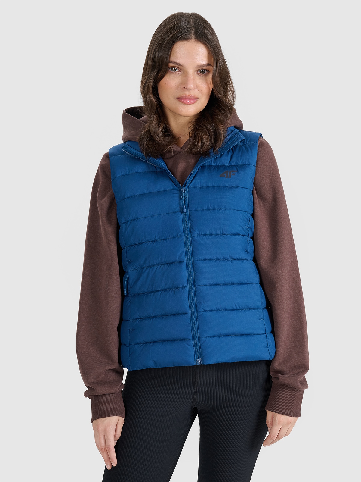 Moteriška pūkinė berankovė striukė su sintetiniu kamšalu - tamsiai mėlyna