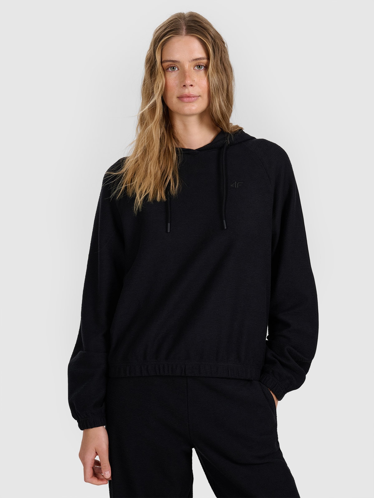 Moteriškas sportinis neatsegamas džemperis su gobtuvu - juodas