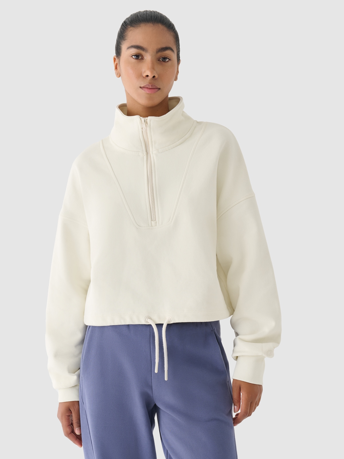 Moteriškas sportinis džemperis be gobtuvo 4F x Anna Lewandowska- baltas