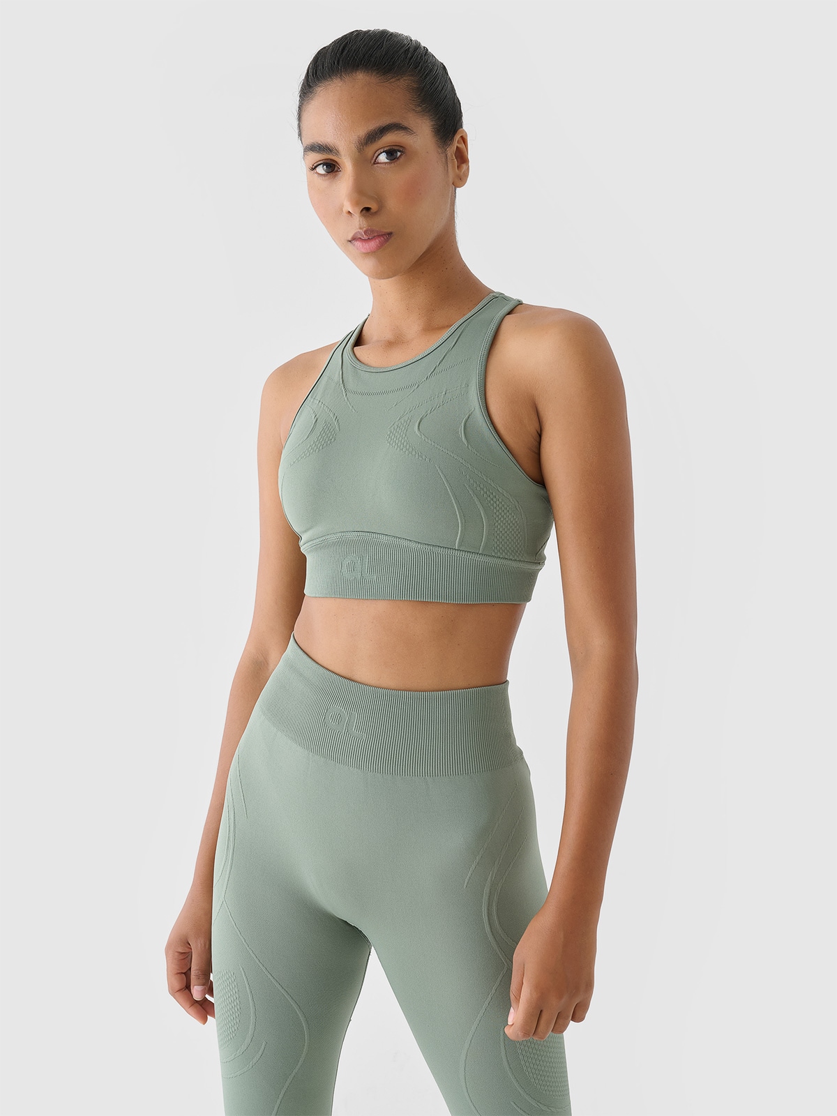 Moteriška besiūlė treniruočių liemenėlė užtikrinanti vidutinę paramą 4F x Anna Lewandowska -  alyvuogių/khaki spalvos