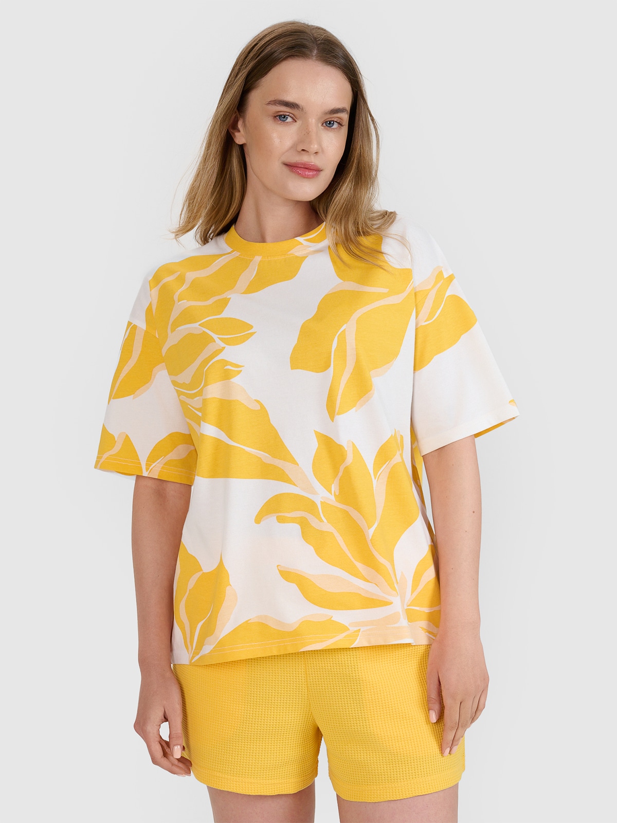 Moteriški T-shirt oversize marškinėliai su spauda - daugiaspalviai