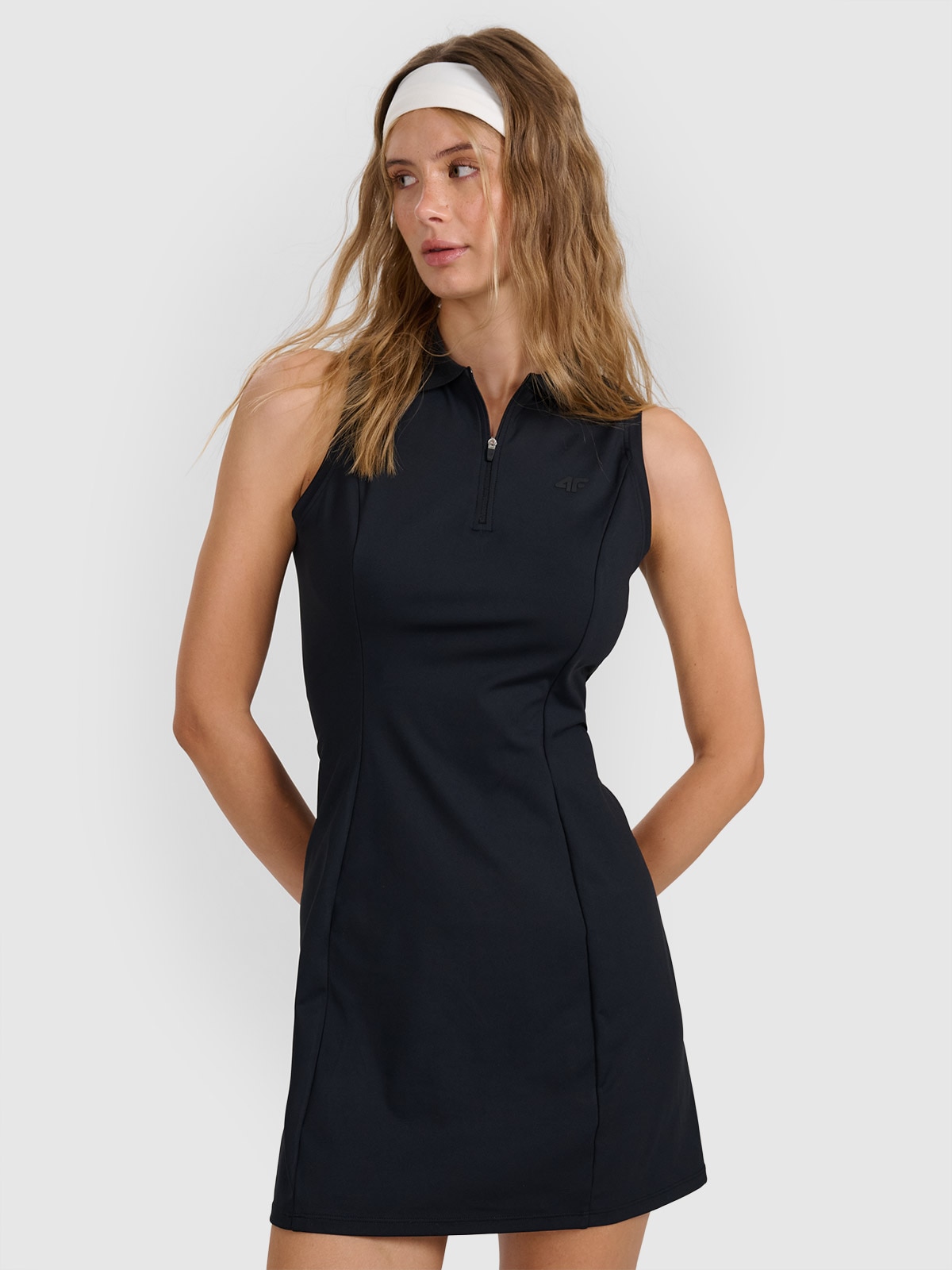 Moteriška mini suknelė - juoda