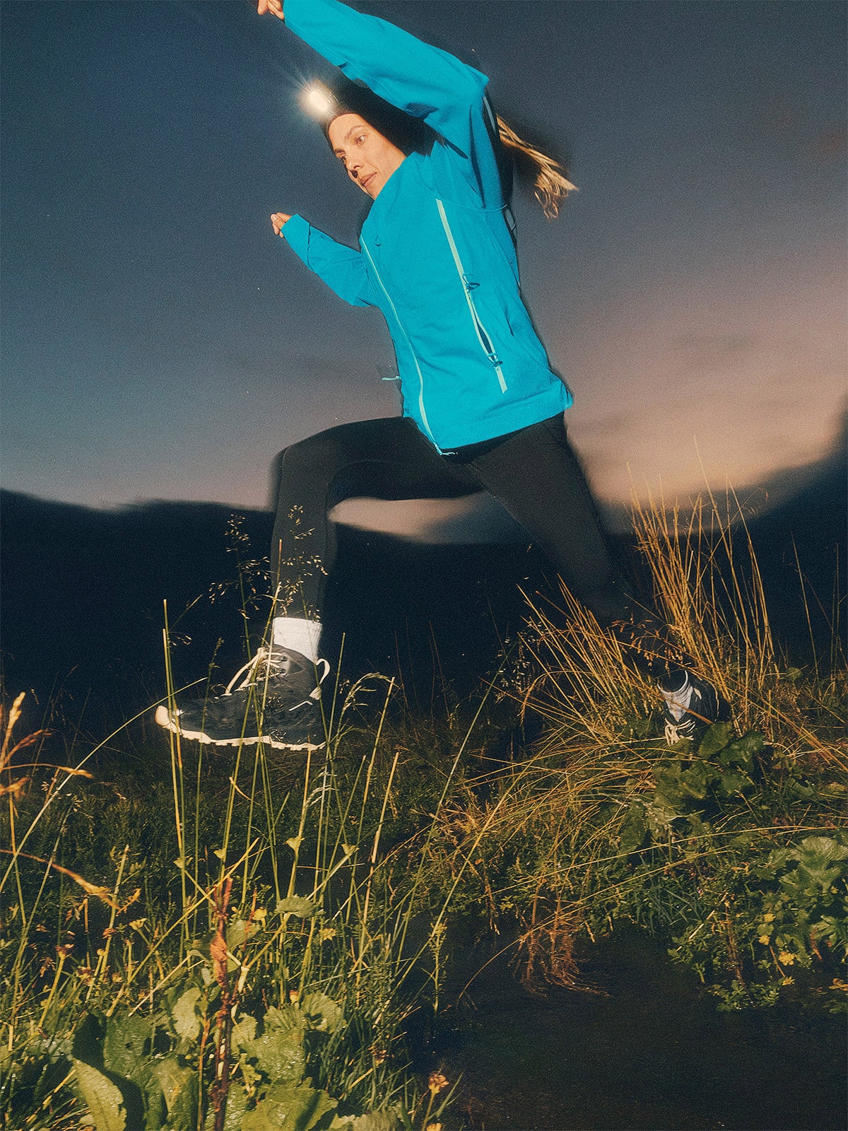 Moteriškos žygio greitai džiūstančios tamprės - juodos