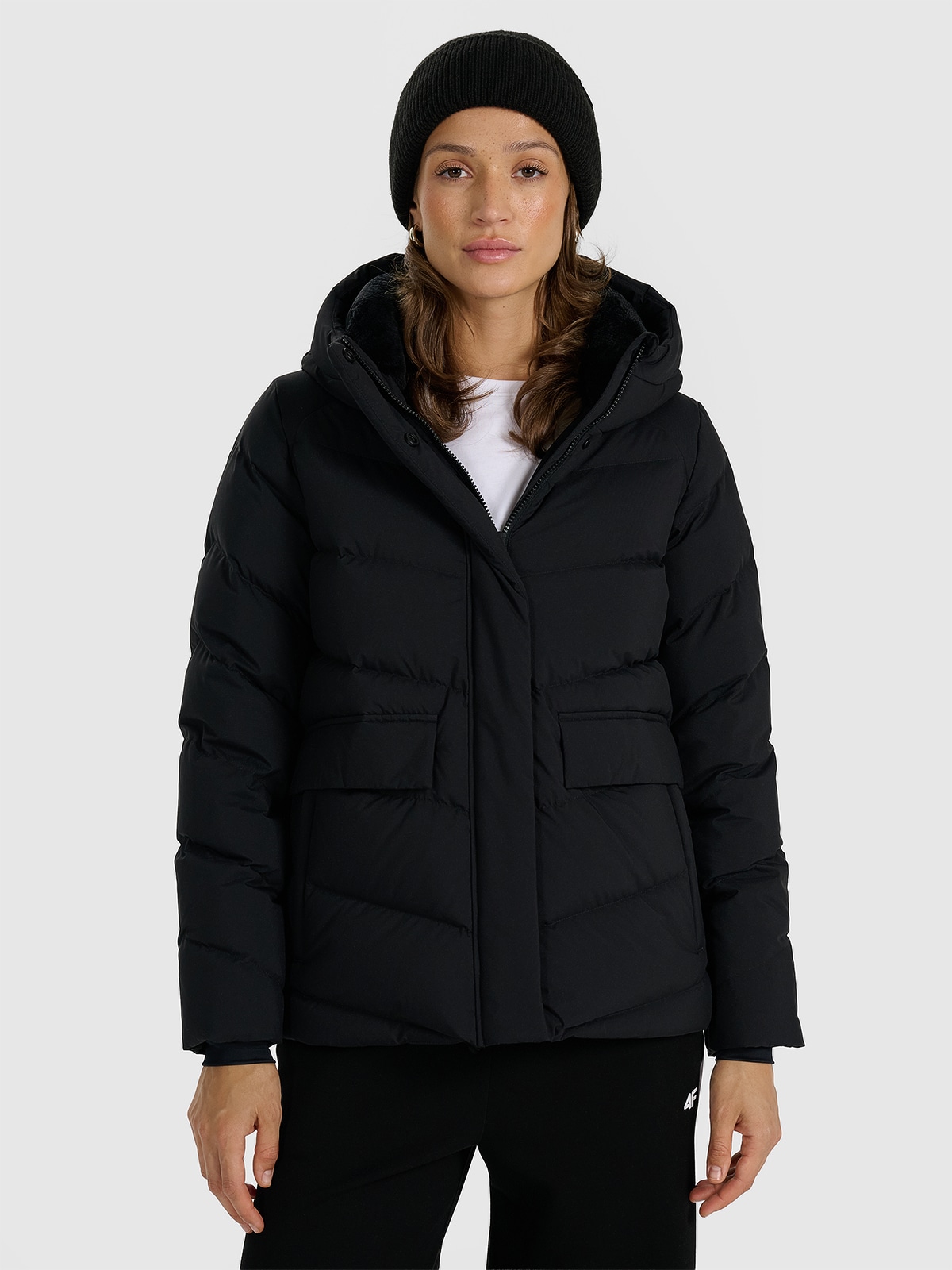 Moteriška striukė su natūralių pūkų kamšalu - juoda