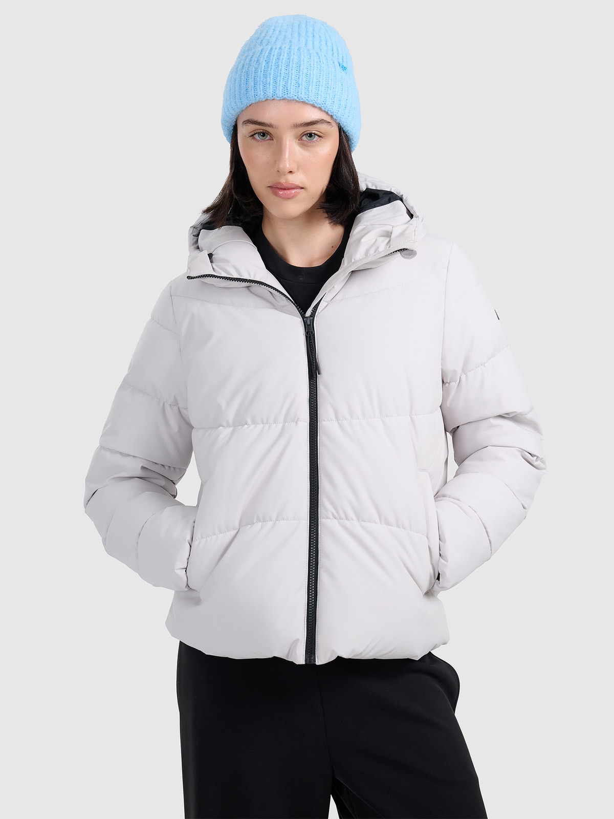 Moteriška striukė su sintetiniu kamšalu - pilka