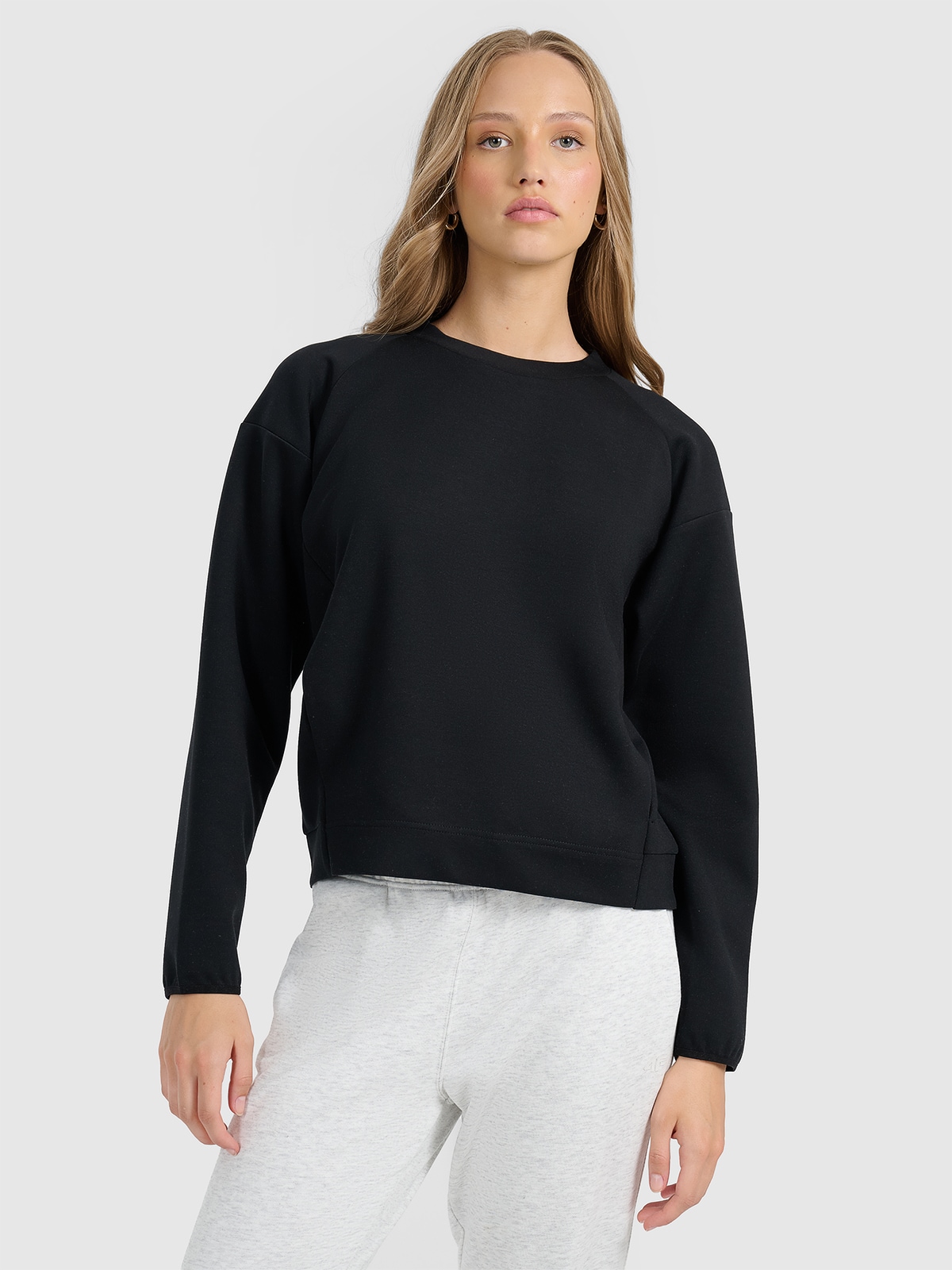 Moteriškas neatsegamas džemperis be gobtuvo - juodas