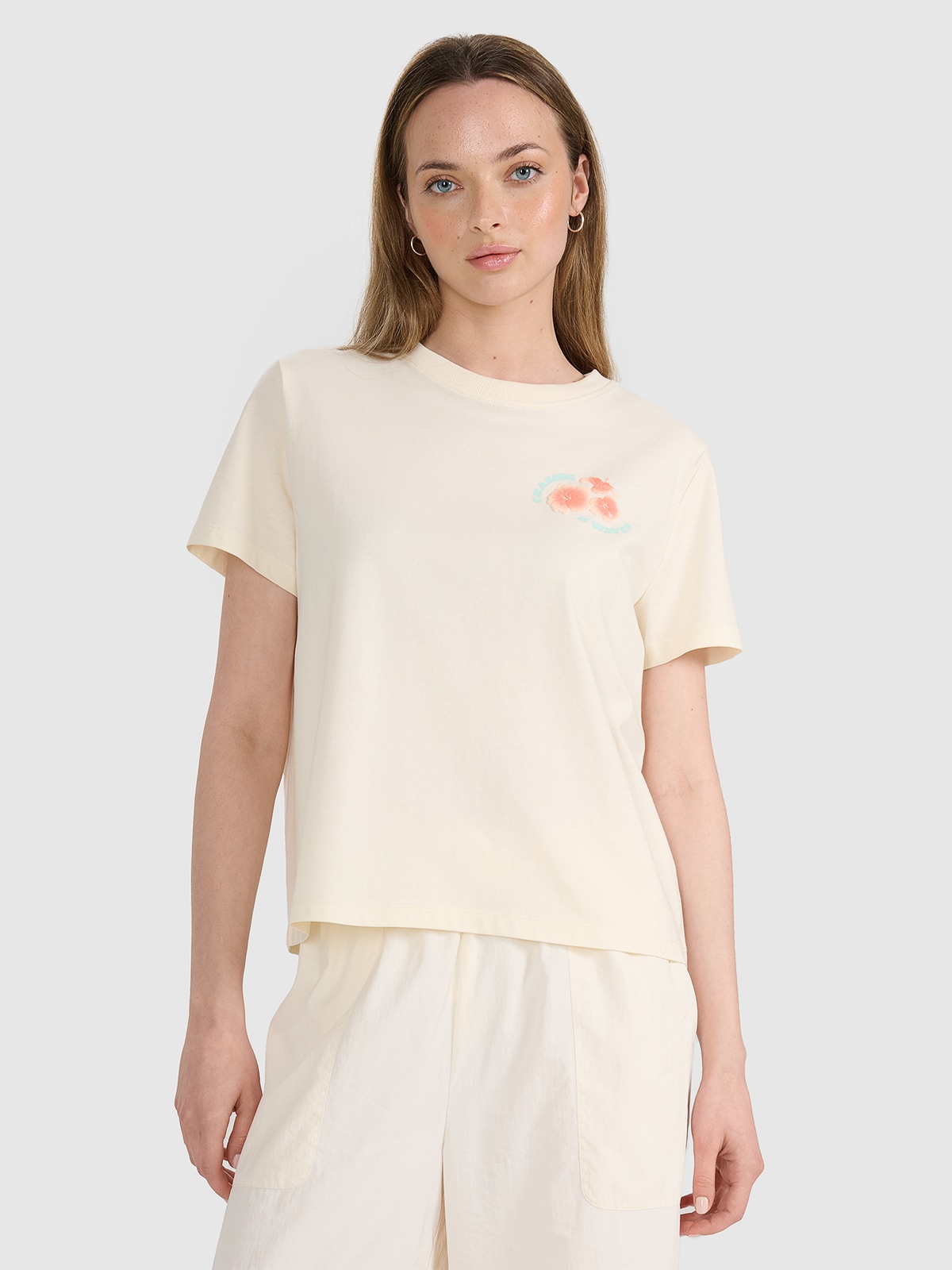 Moteriški T-shirt oversize marškinėliai su spauda - smėlio spalvos